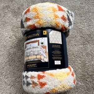 King size Pendleton Sherpa blanket * New in packaging*